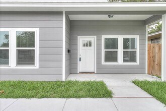 5017 Moravian Dr in Corpus Christi, TX - Building Photo - Building Photo