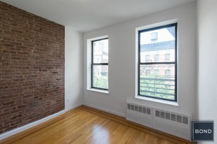 246 West 22nd Street in New York, NY - Building Photo
