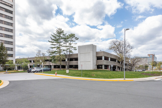 The Trillium in Tysons, VA - Foto de edificio - Building Photo