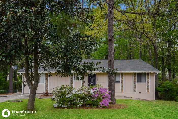 1912 Singer Way in Lithonia, GA - Building Photo