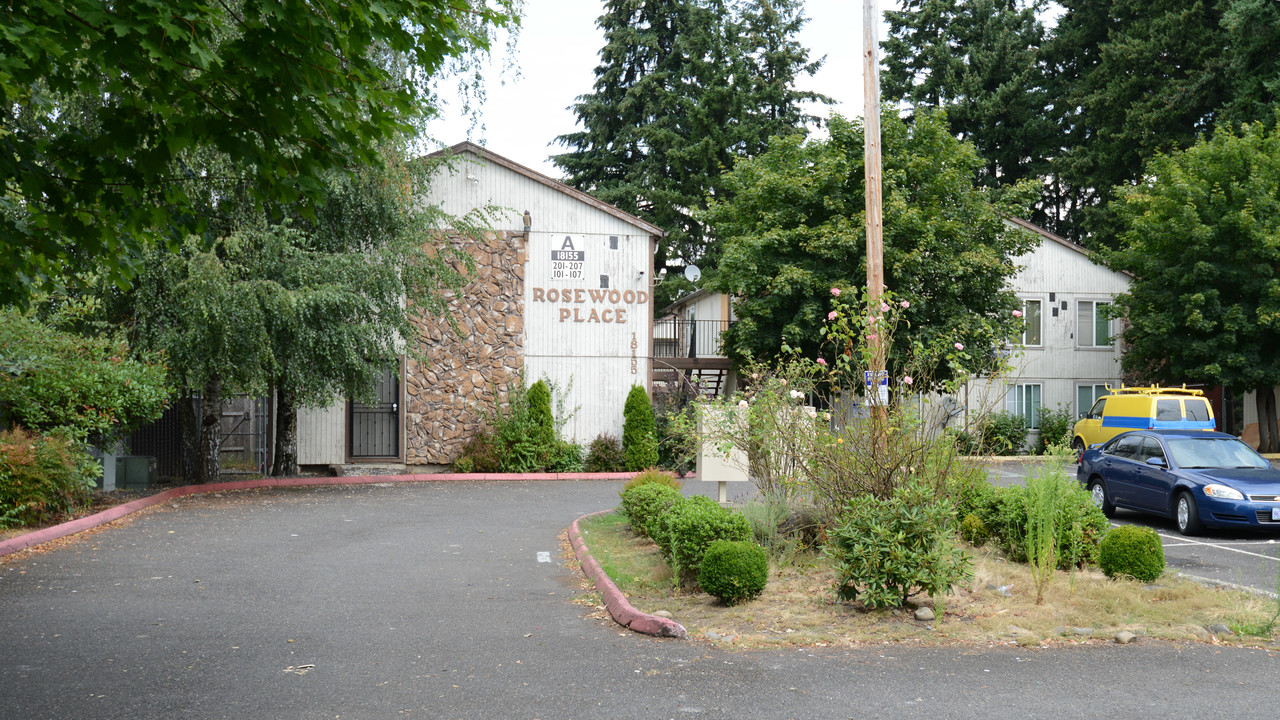 Rosewood Plaza in Portland, OR - Building Photo