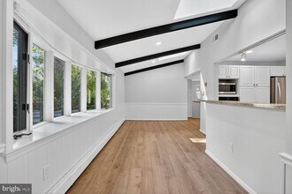 7141 Oak Ridge Rd in Falls Church, VA - Building Photo - Building Photo