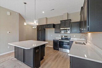 610 Foxhill Dr, Unit 610 in Crescent Spgs, KY - Foto de edificio - Building Photo