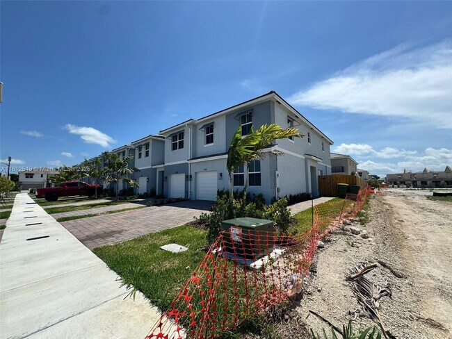 142 NE 14th St in Homestead, FL - Building Photo - Building Photo