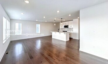 27605 E Red Fox St in Lee's Summit, MO - Building Photo - Building Photo