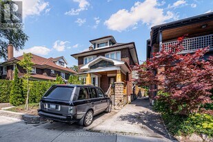 21 Robina Ave in Toronto, ON - Building Photo