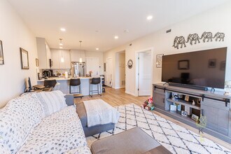 458 Washington St, Unit 304 in Boston, MA - Building Photo - Building Photo