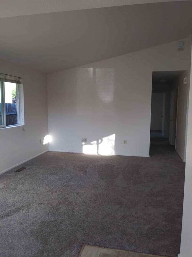 447 NE Jackson St in Roseburg, OR - Building Photo - Building Photo