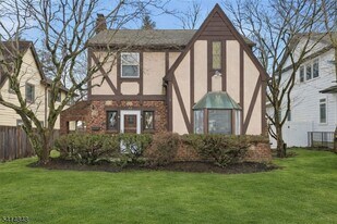 92 George St in Tenafly, NJ - Building Photo