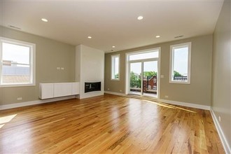 2612 Fullerton W Ave, Unit 2 in Chicago, IL - Building Photo - Building Photo