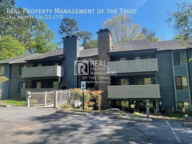 2937 Oaktop Cir in Greensboro, NC - Foto de edificio - Building Photo