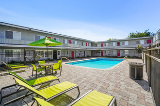 Bon Aire Apartments in Castro Valley, CA - Building Photo - Building Photo