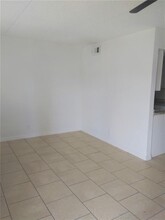 302 Spg Gdn Ave S in DeLand, FL - Foto de edificio - Building Photo