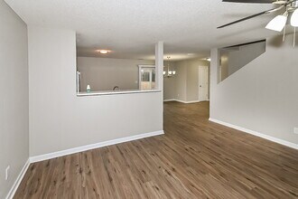 4422 Oakden Ln. in Memphis, TN - Foto de edificio - Building Photo