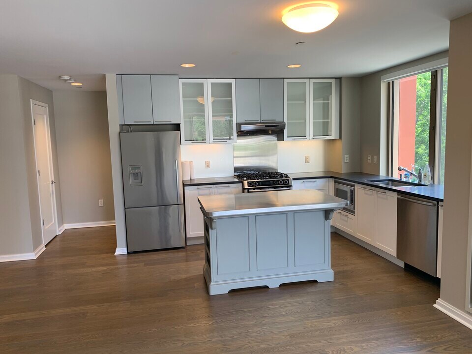 303 Third St in Cambridge, MA - Building Photo