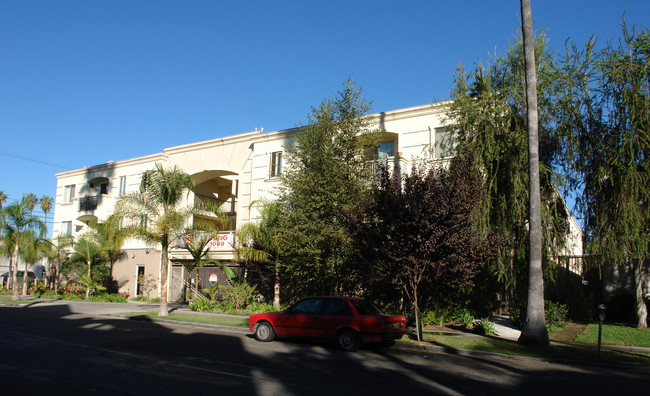 Kittridge Street in Van Nuys, CA - Foto de edificio - Building Photo