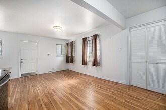 940 Grove St in Denver, CO - Building Photo - Building Photo