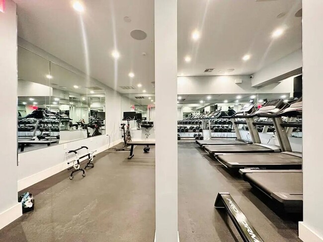 Furnished room/NOT APARTMENT, Unit 4C in Brooklyn, NY - Building Photo - Building Photo