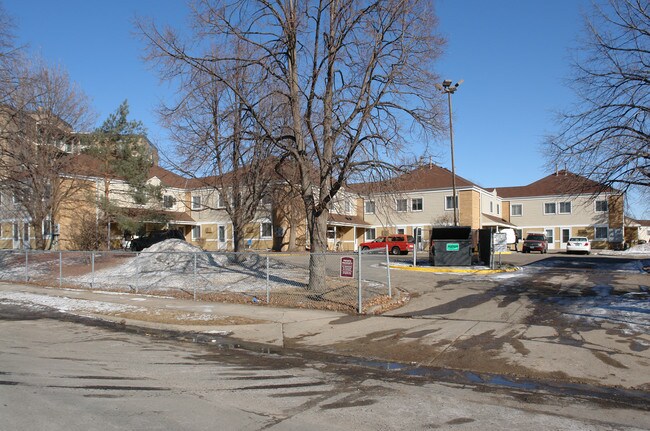 Olson Townhomes in Minneapolis, MN - Foto de edificio - Building Photo