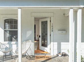 1028 E 43rd St in Austin, TX - Building Photo - Building Photo