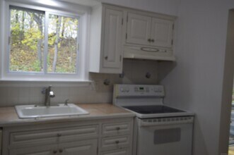 60 Homestead Ln in Brookfield, CT - Foto de edificio - Building Photo