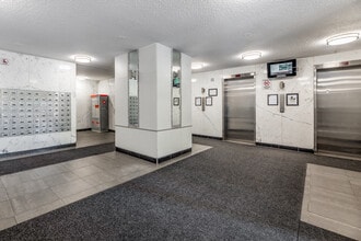 2 Secord Ave in Toronto, ON - Building Photo - Interior Photo