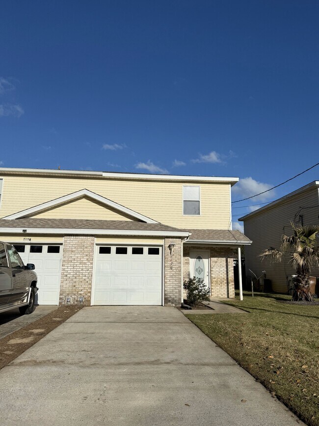 2126 Tom St in Navarre, FL - Building Photo - Building Photo
