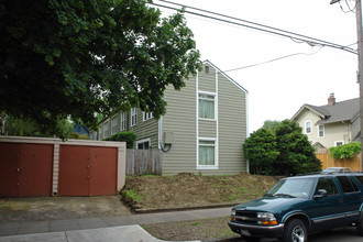 The Townhouses in Portland, OR - Building Photo - Building Photo