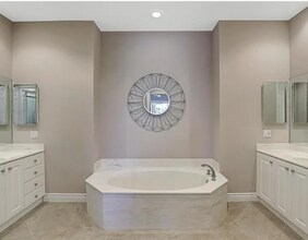 3695 Montreux Ln, Unit #202 in Naples, FL - Foto de edificio - Building Photo