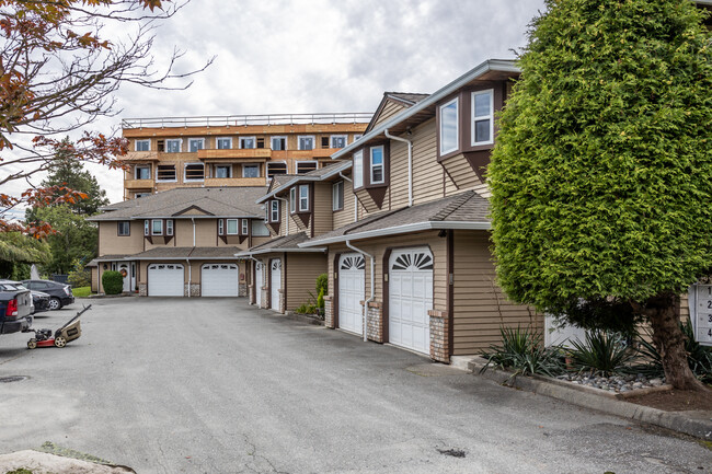 19352 Fraser Hwy in Surrey, BC - Building Photo - Building Photo