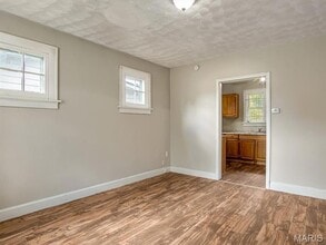 5611 Hallows Ave in East St. Louis, IL - Building Photo - Building Photo