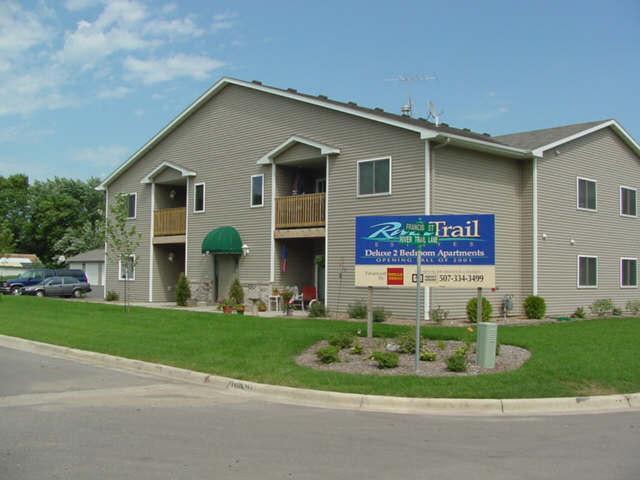 830 Rice St in Faribault, MN - Building Photo