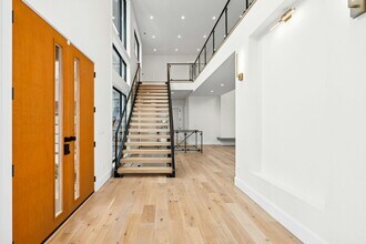 10368 Kaylen Pl SE in Bellevue, WA - Building Photo - Building Photo