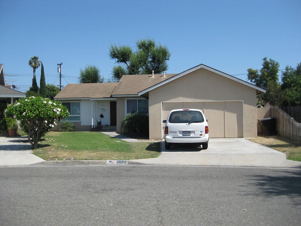 8692 Hewitt Ln in Garden Grove, CA - Building Photo