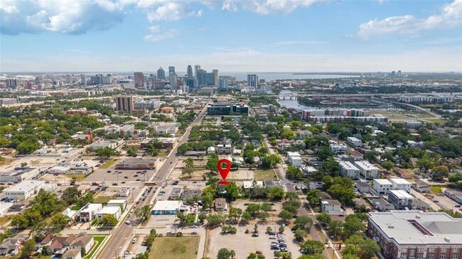 105 W Columbus Dr in Tampa, FL - Foto de edificio - Building Photo