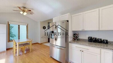 3814 10th Ave SW in Rochester, MN - Building Photo - Building Photo