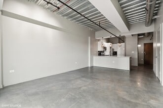 1241 N Milwaukee Ave in Chicago, IL - Building Photo - Building Photo