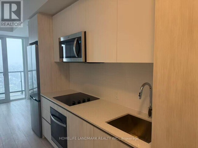 5858 Yonge St in Toronto, ON - Building Photo - Building Photo