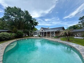 7007 Holiday Hill Ct in Jacksonville, FL - Building Photo