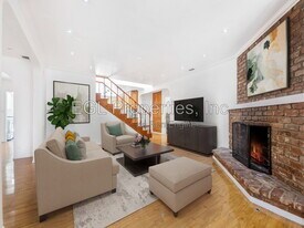 22018 Dumetz Rd in Los Angeles, CA - Building Photo