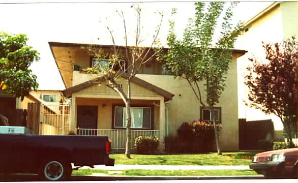 731-733 St. Louis Ave in Long Beach, CA - Foto de edificio - Building Photo