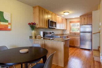 4533 41st Ave SW in Seattle, WA - Building Photo - Building Photo