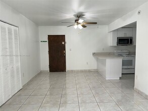 4715 NW 7th St in Miami, FL - Building Photo - Building Photo