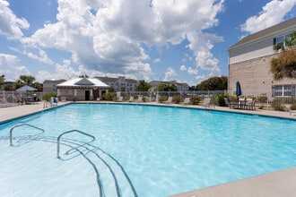 Compass Landing Apartment Homes in Newport, NC - Foto de edificio - Building Photo