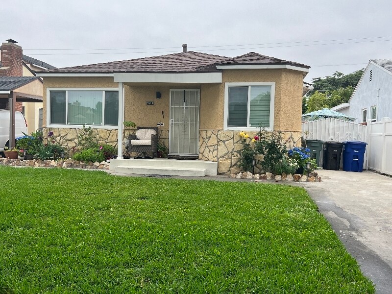 9517 Kauffman Ave in South Gate, CA - Foto de edificio