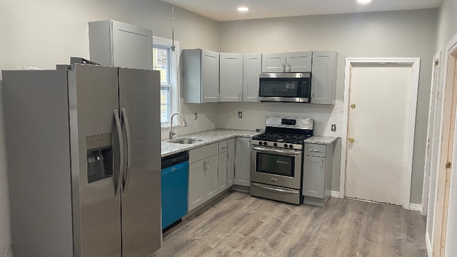 172 Japonica St in Pawtucket, RI - Foto de edificio - Building Photo