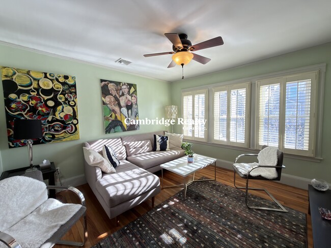 20 Magnus Ave, Unit 2T in Somerville, MA - Foto de edificio - Building Photo