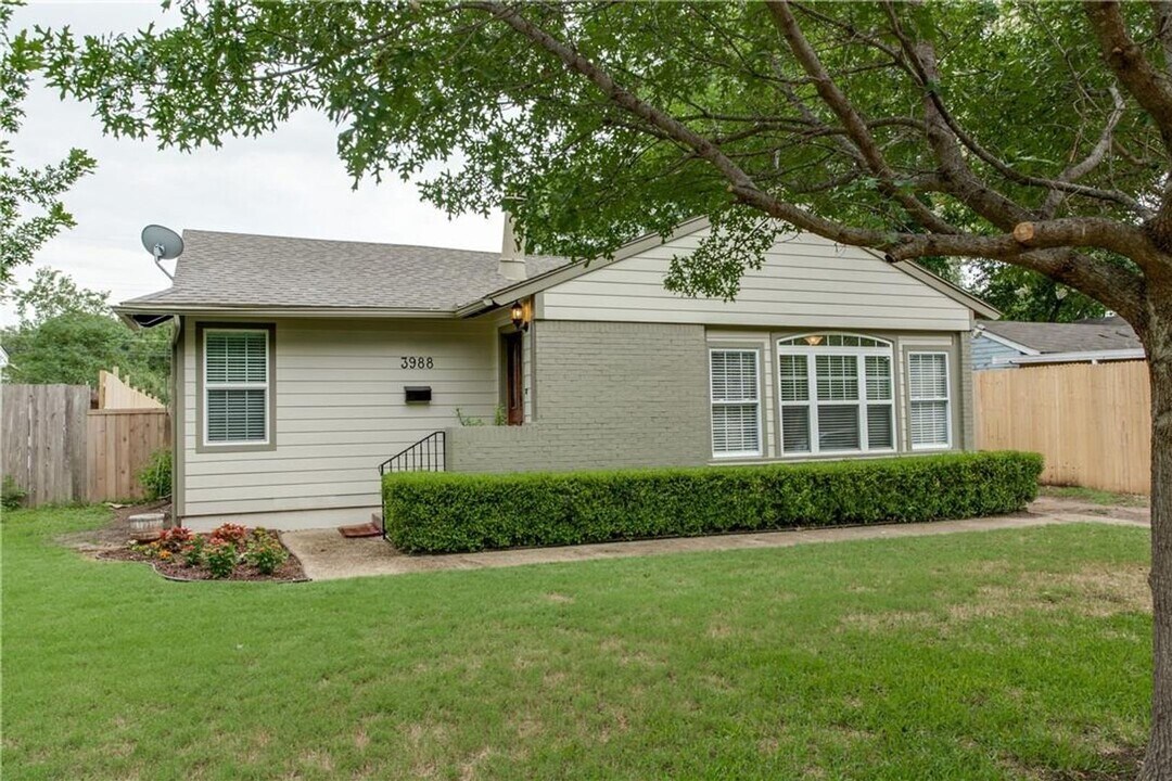 3988 Beechwood Ln in Dallas, TX - Building Photo
