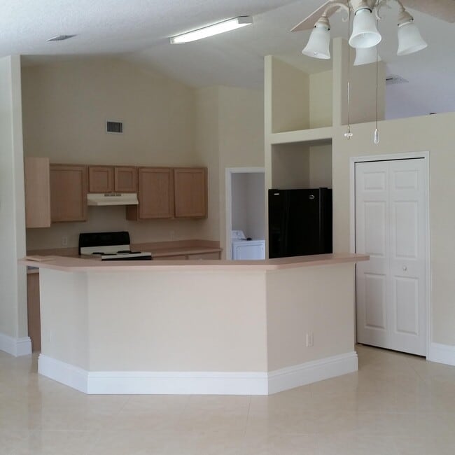 5704 NW Croton Ave in Port St. Lucie, FL - Building Photo - Building Photo