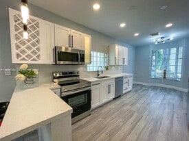 1261 Hayes St in Hollywood, FL - Building Photo